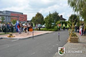 Otvoritev obnovljene poti, pločnika in parkirišč v Stročji vasi 1